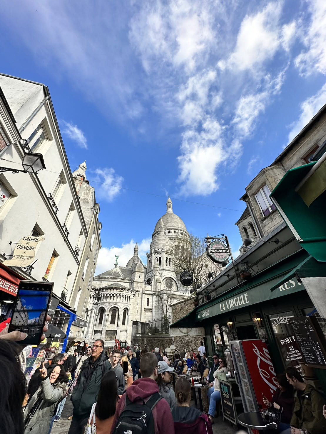 [5] เดินลุยเนินเขา Montmartre มาสักพักก็จะเจอกับมหาวิหาร Sacré-Coeur
